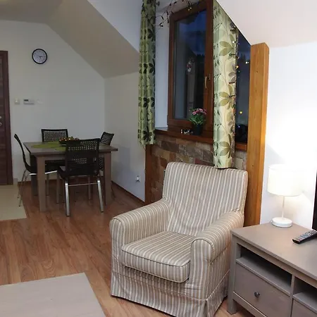 Ad Kamzik Apartman C.62 アパート *